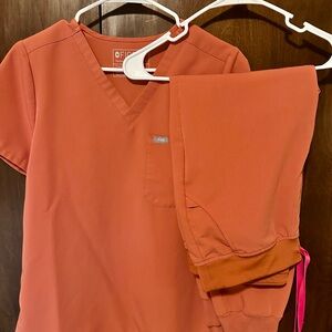 Figs terracotta scrub set